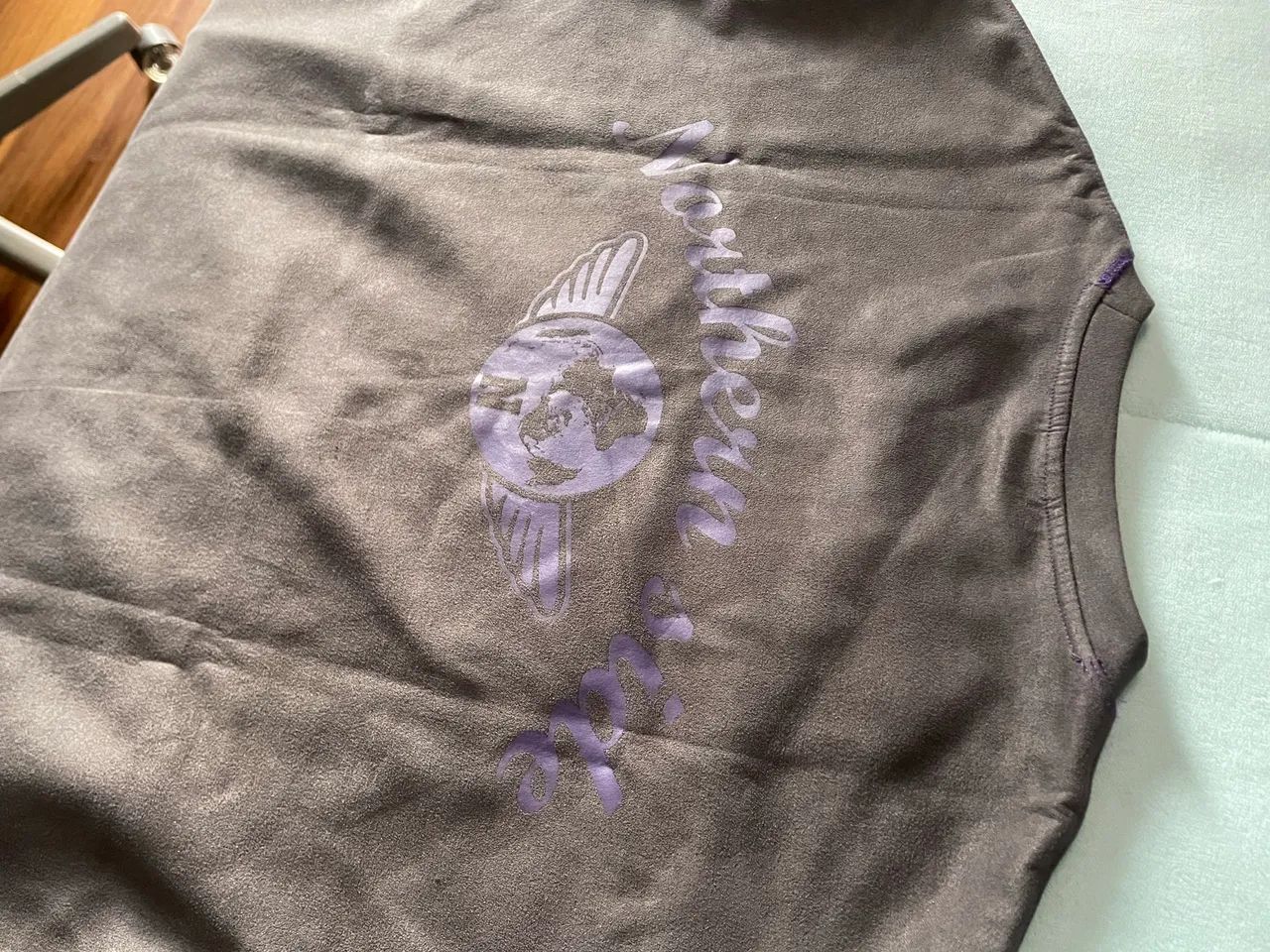 Camiseta Camurça Cinza Roxa