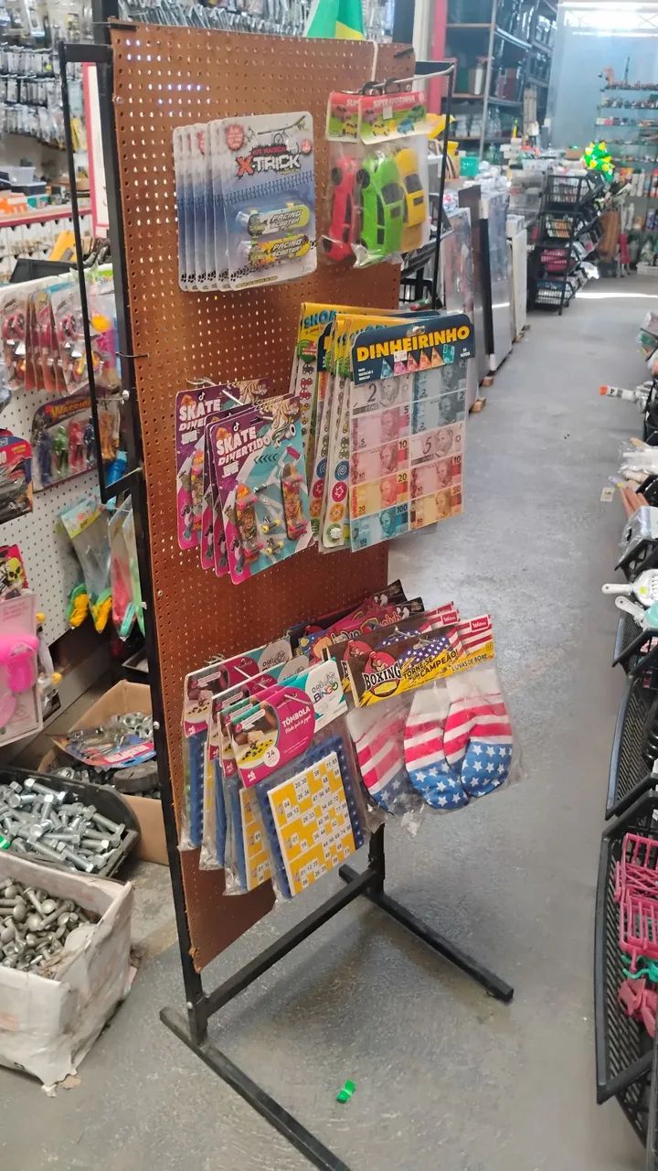 Expositor de ferro para produtos diversos 