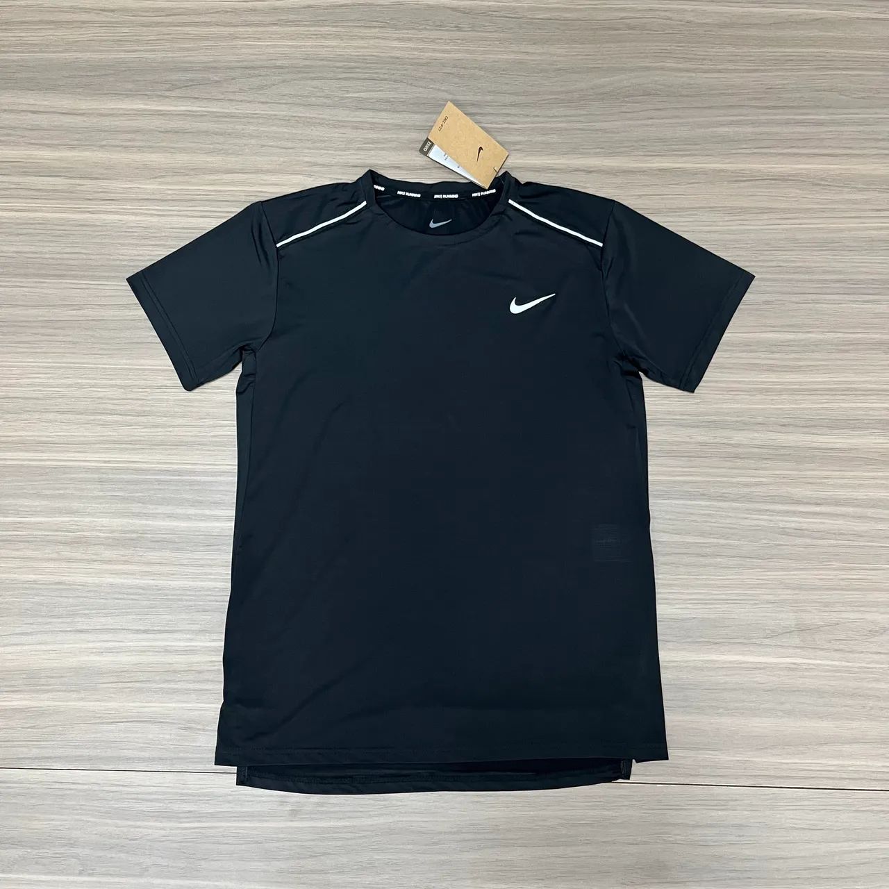 DUAS CAMISAS NIKE RUNNIG NOVAS - Foto 2
