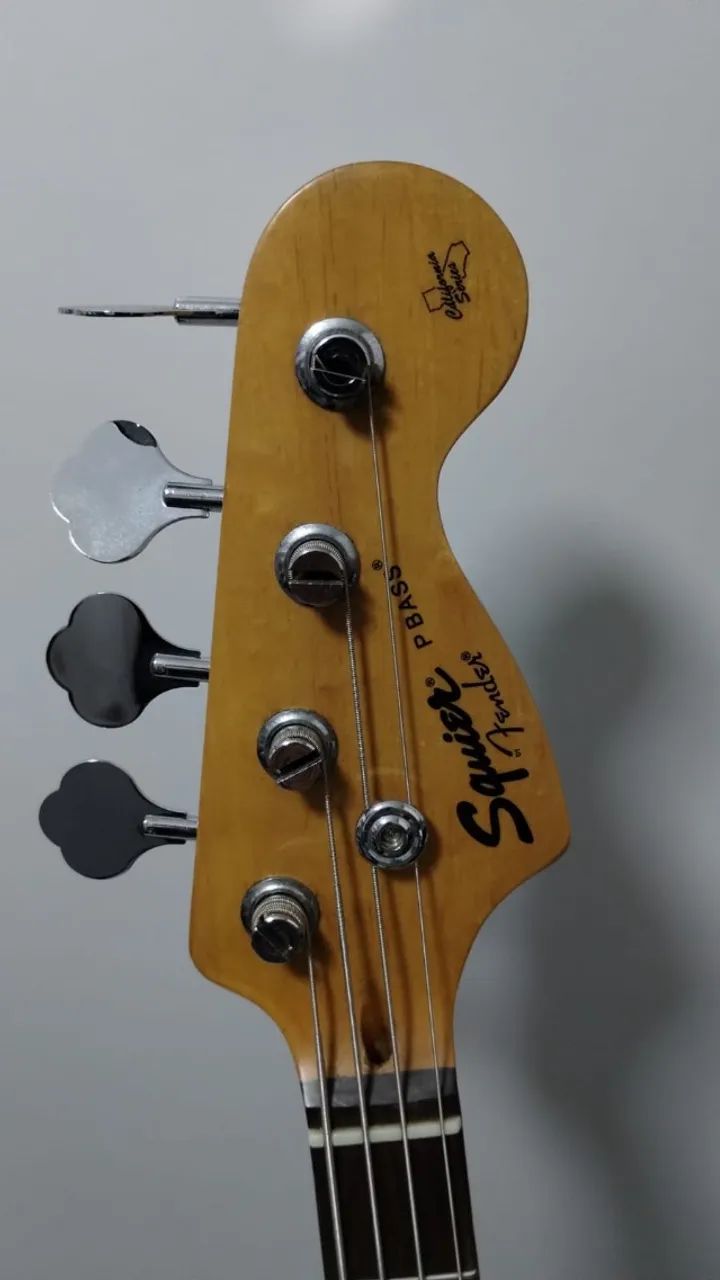 Baixo Fender Squier
