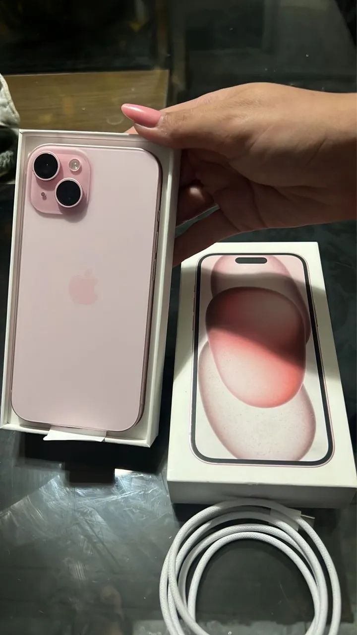 iPhone 15 rosa 128gb 92% de bateria 1 ano de uso - Foto 2