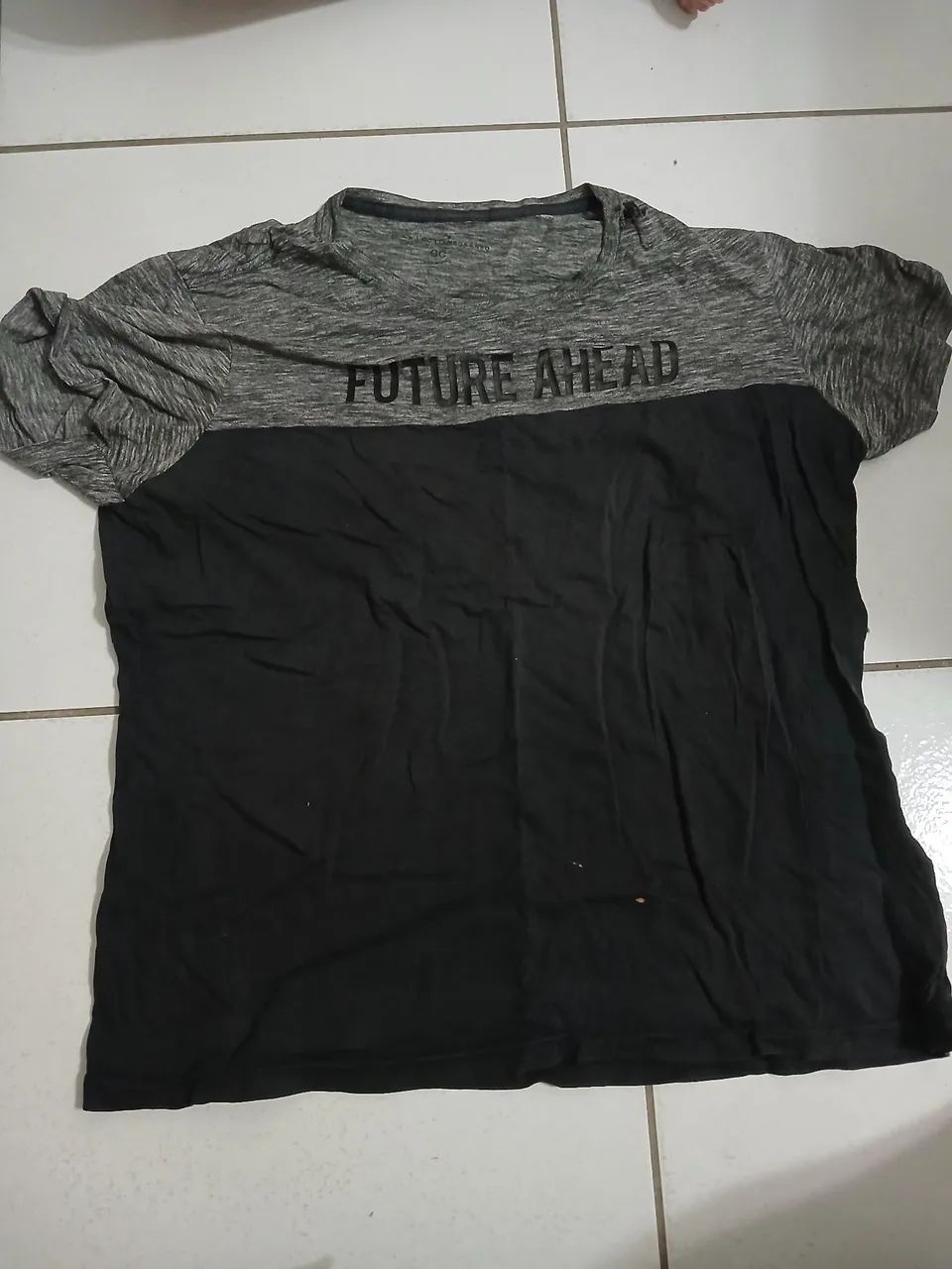 Camiseta Preta e Cinza de Algodão