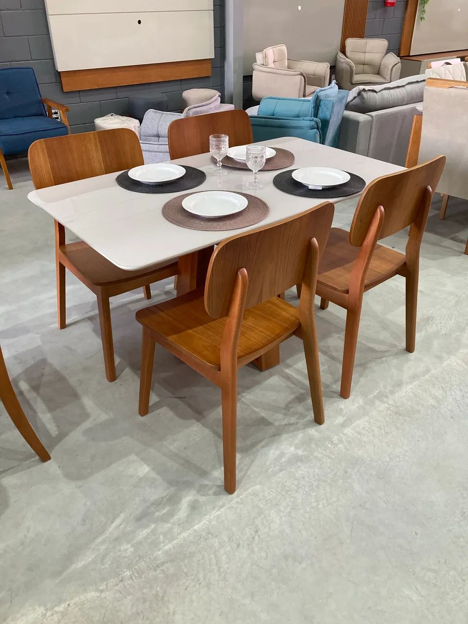 MESA 1,40m 4 CADEIRAS LAMINADAS 