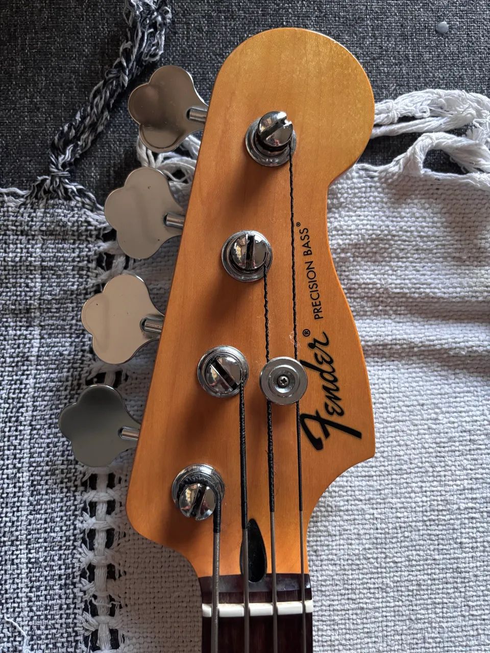 Baixo Fender Precision México 4 cordas (2013) - Instrumentos