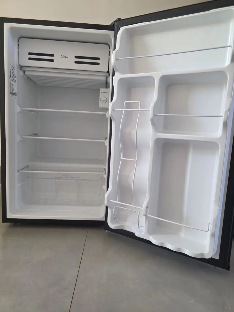 Vendo frigobar Midea Preto 93litros 