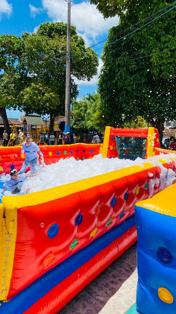 Locação de Brinquedos Infláveis, Fliperama, Cama Elástica, Pula Pula, canhão de espuma