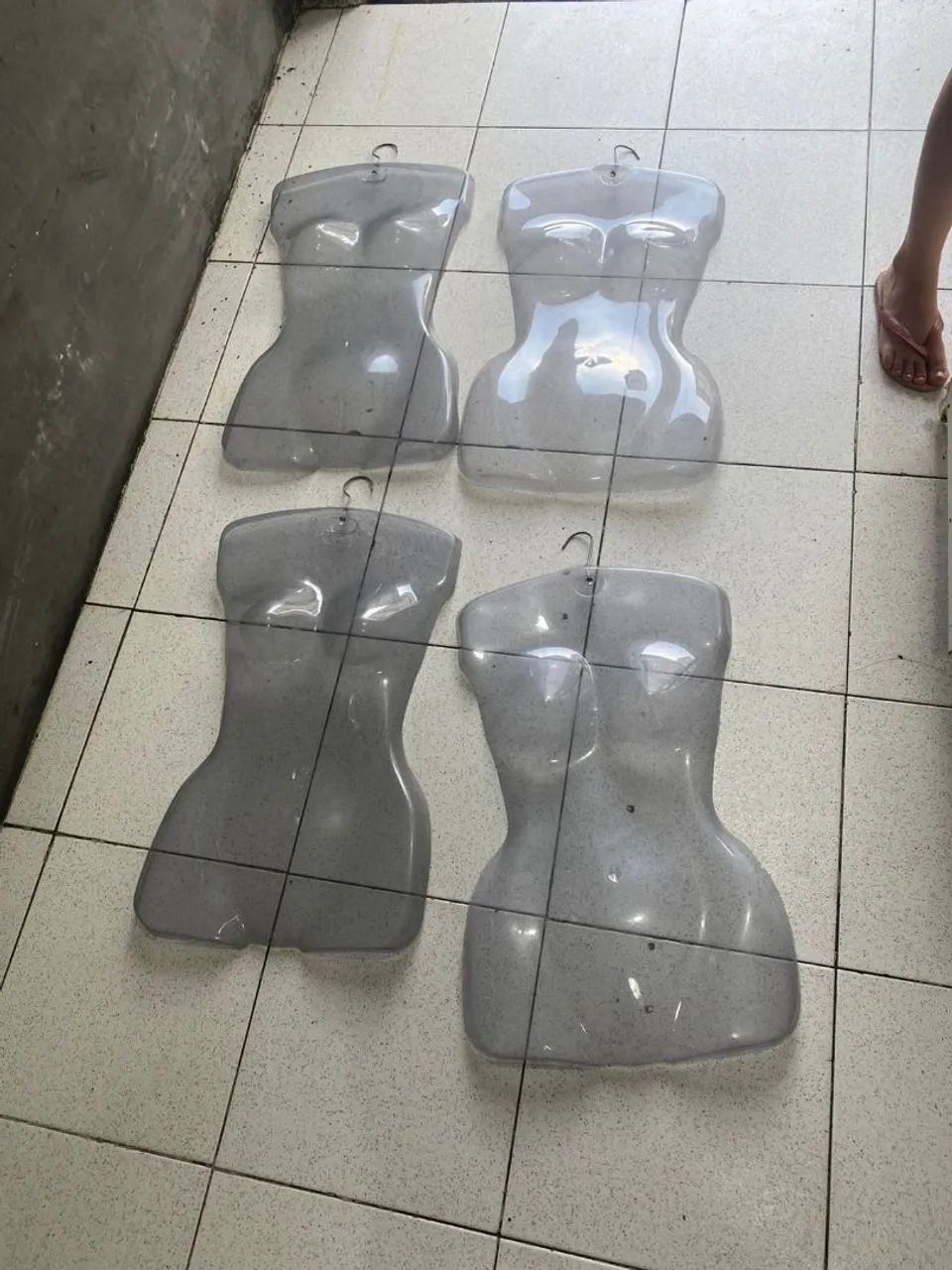 4 cabide Corpinho Manequim em PVC  - Foto 3
