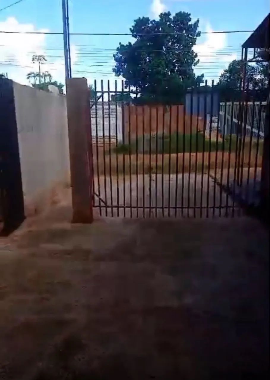 Vende - se casa com salão comercial  - Foto 3