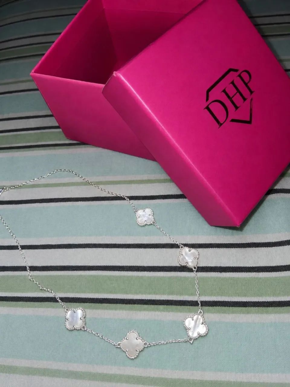 Vendo colar choker trevo prata 925
