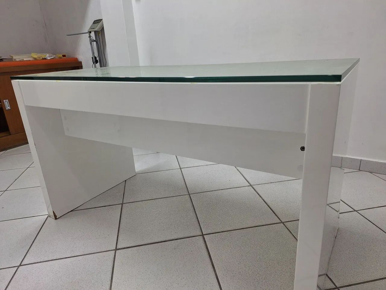 Mesa para escritório branca com vidro - Foto 5