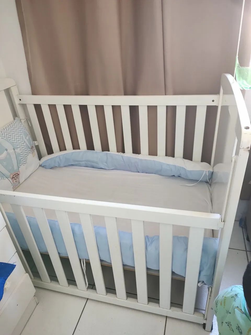 Berço americano com grade móveil e colchão  - Foto 5