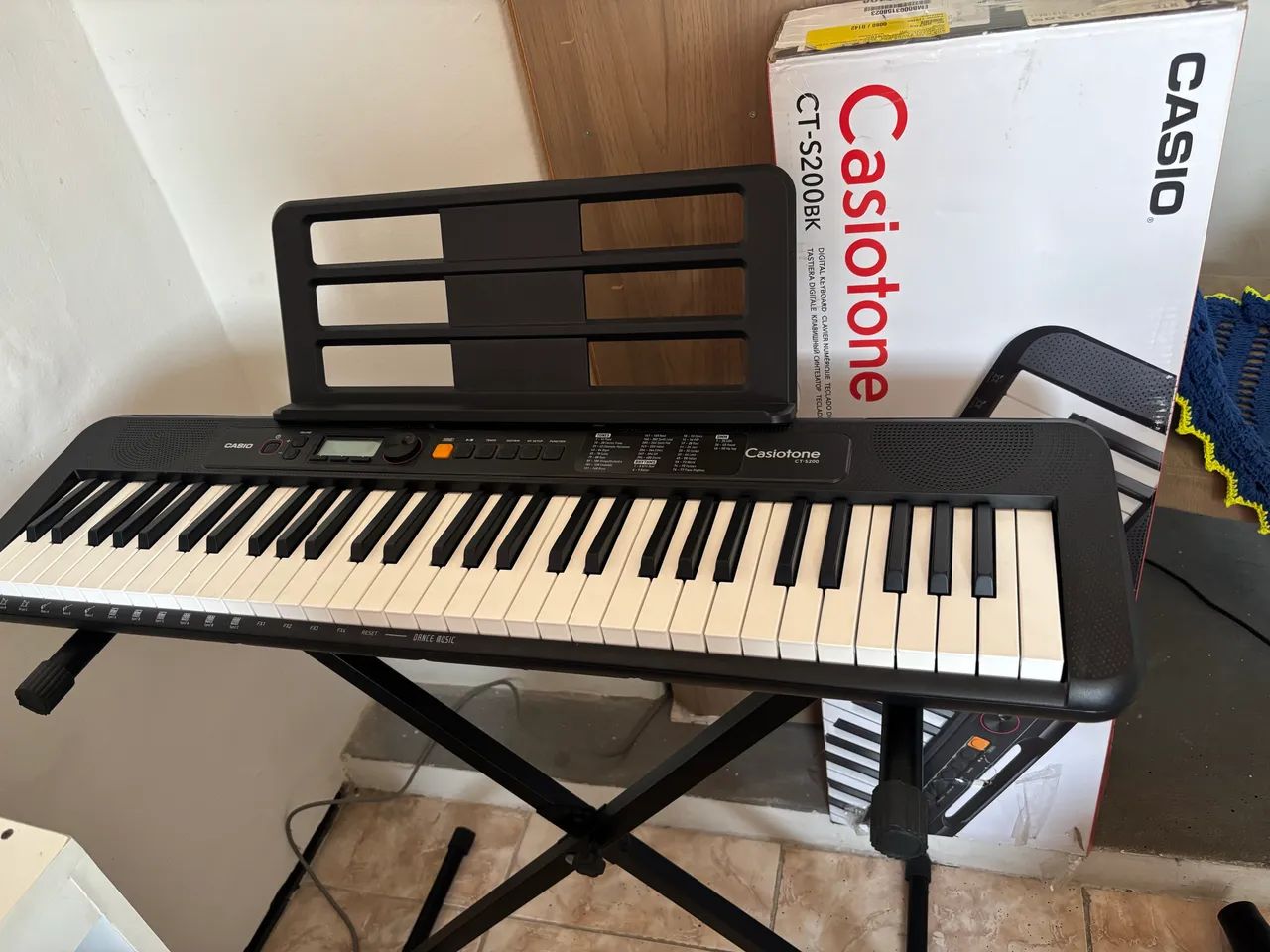 Teclado Casio CT - S200BK + suporte + pedal - Foto 2