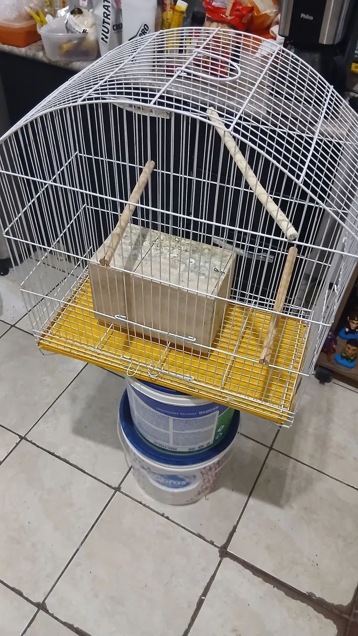 Vende se uma gaiola grande 