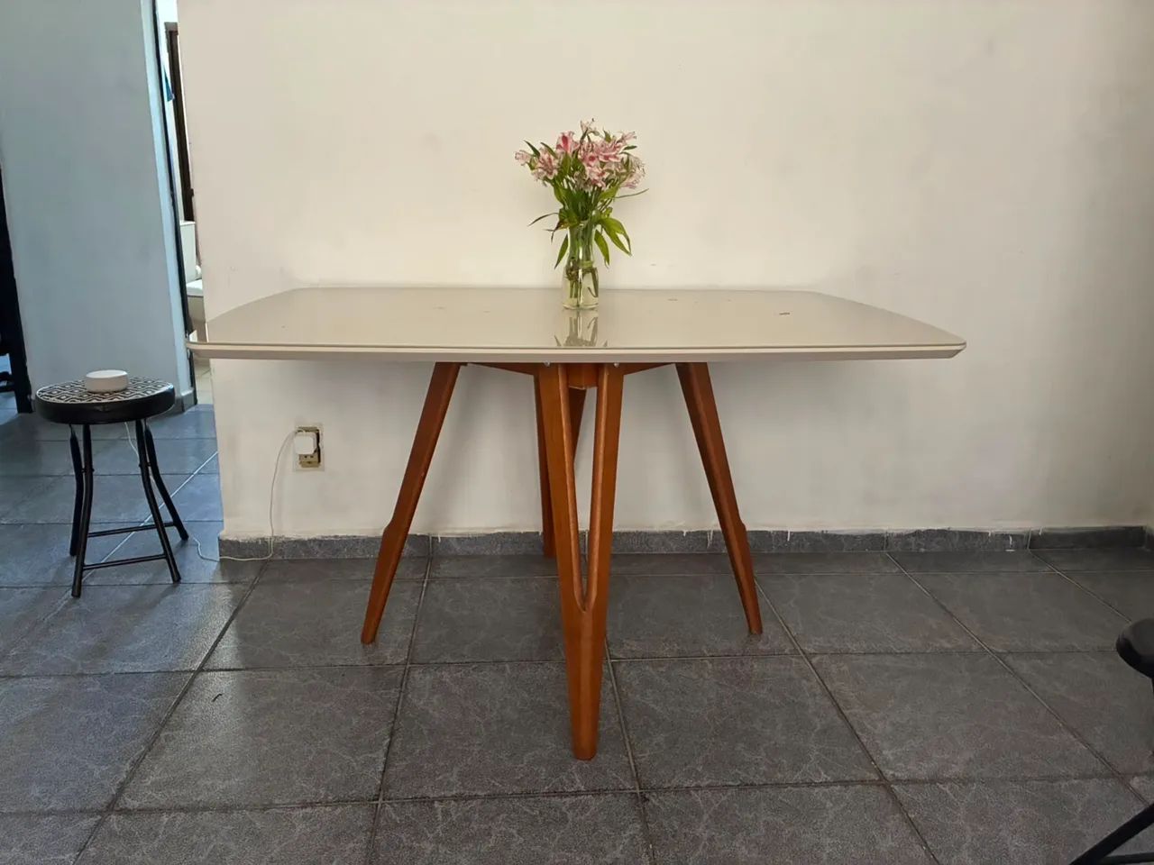 Mesa de Jantar - Excelente Estado (1,42m x 0,90m) - Foto 2