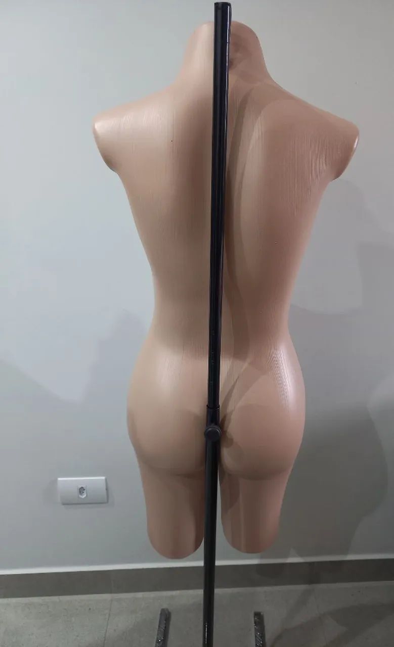 Manequim  feminino pernão + pedestal regulável  - Foto 4
