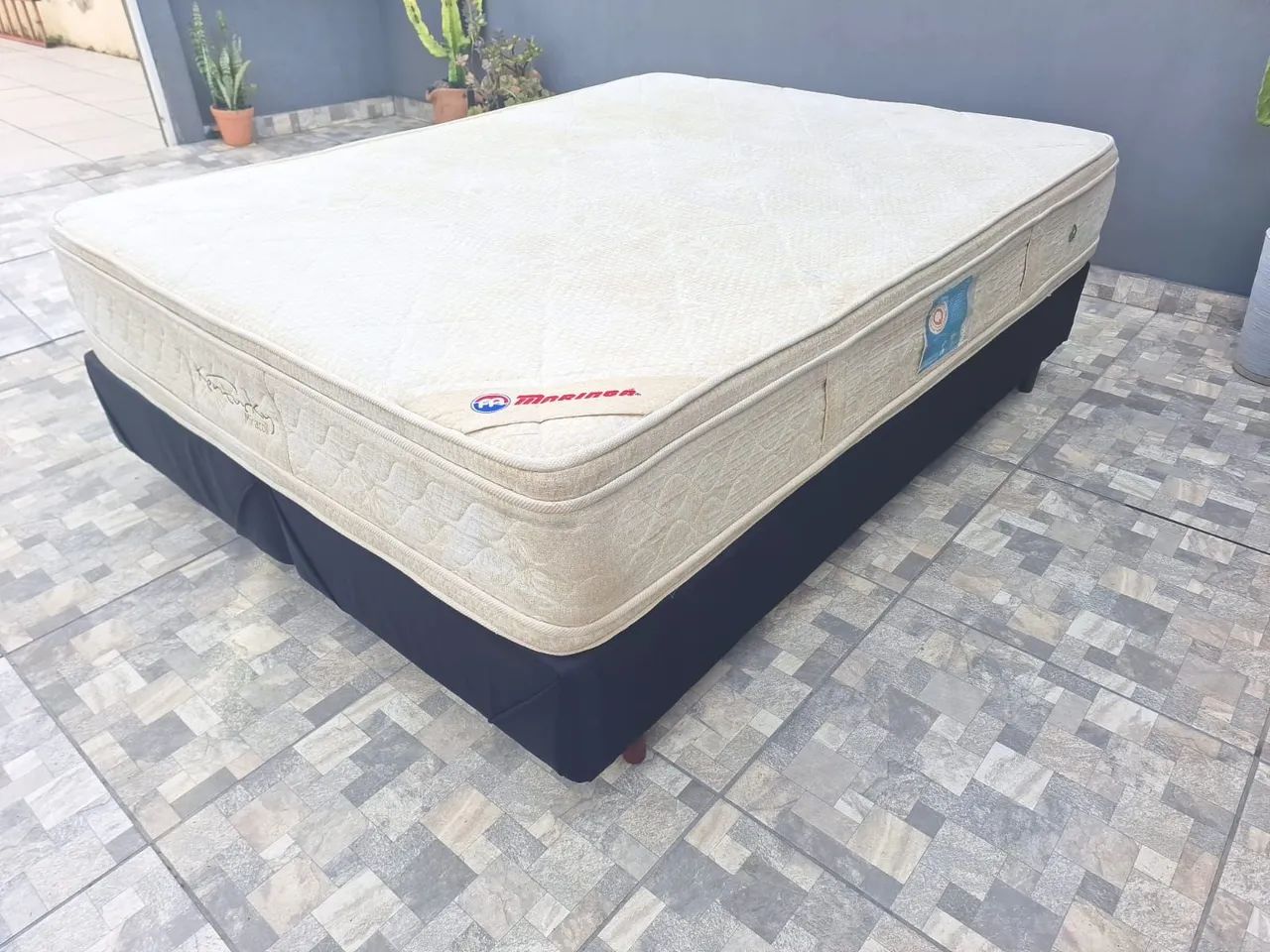 Excelente Cama Box Queen Size 