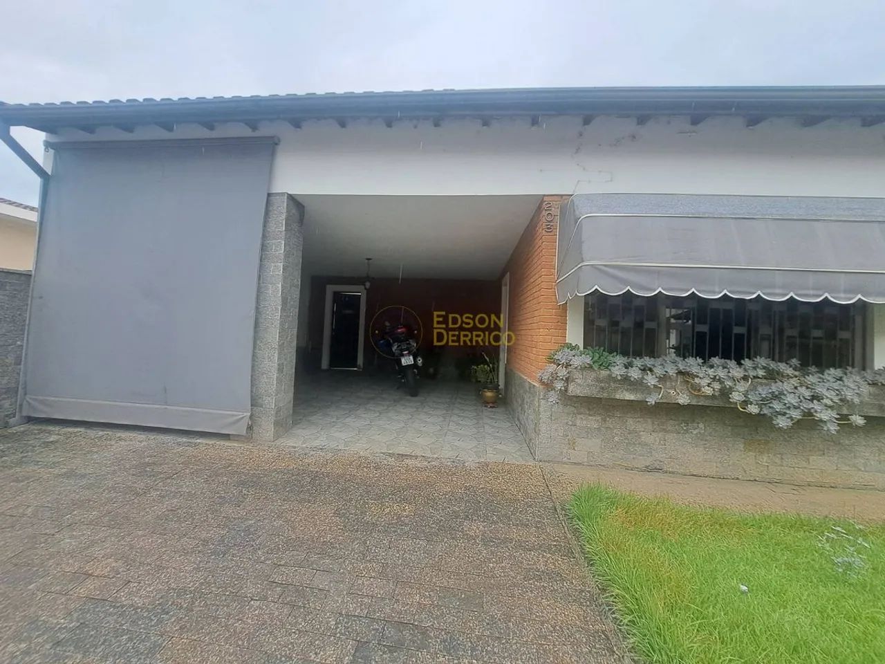 Casa com 3 quartos à Venda, Centro - Pindamonhangaba