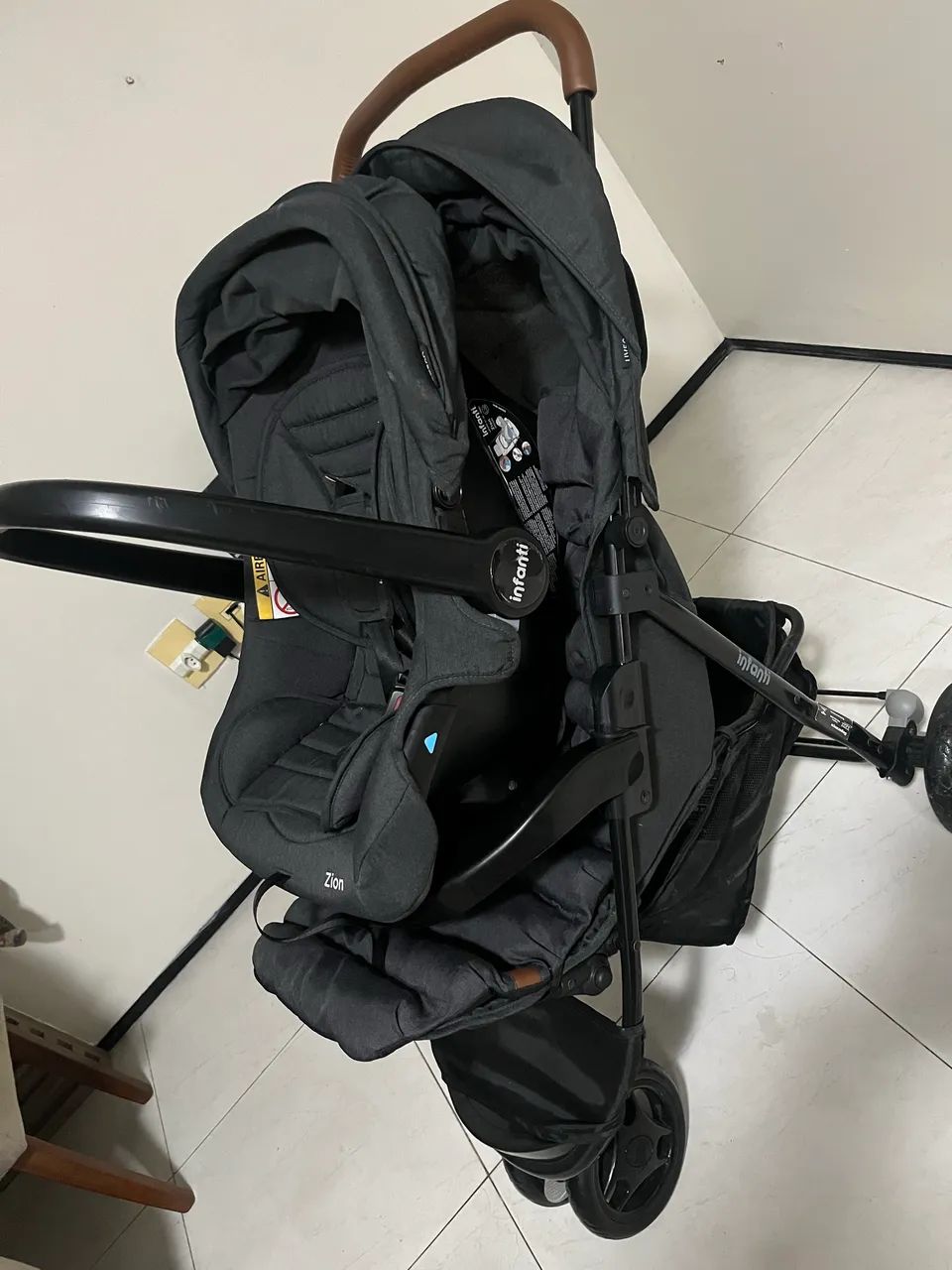 Carrinho e bebê conforto acoplado  - Foto 2