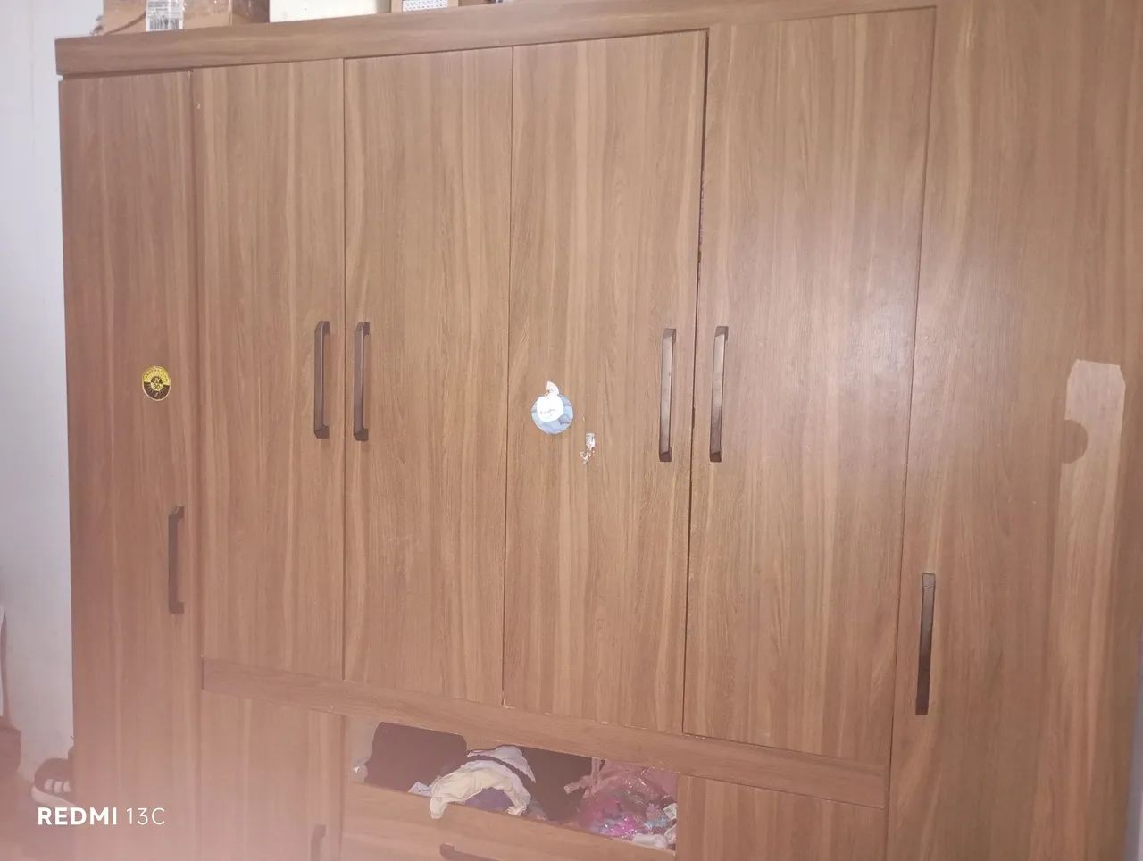 Guarda roupa e base com colchão 