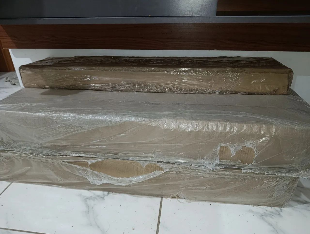 Mesa com 4 cadeiras de vidro ! - Foto 5