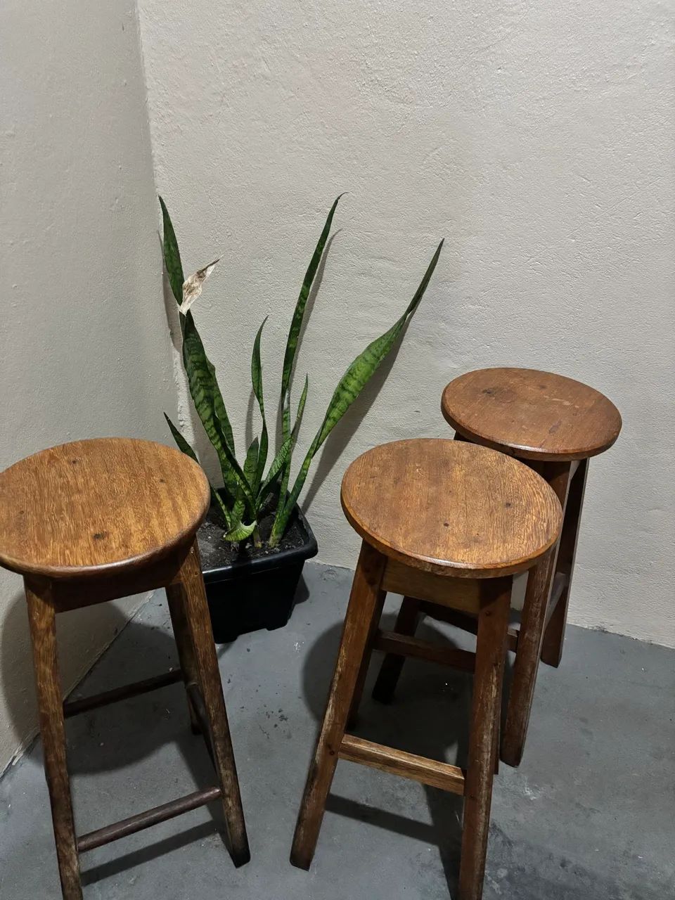 Trio de bancos de madeira 90cm - Foto 2