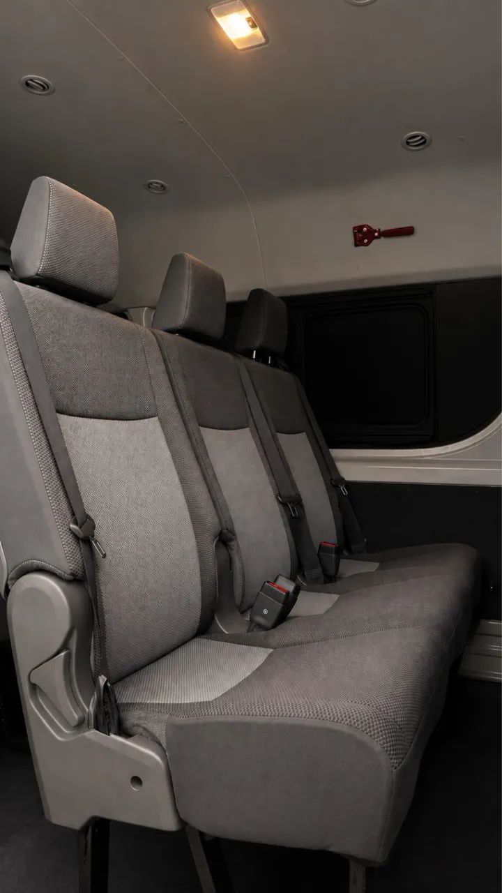 Van Toyota - Transfers, Viagens, Eventos e Fretes - Foto 3