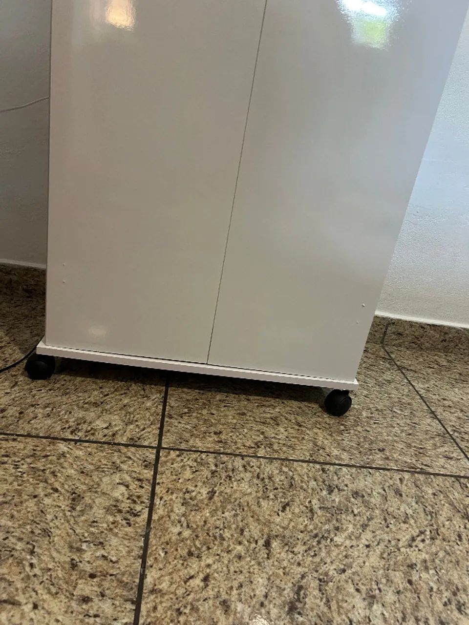 Armário multiuso branco com rodinhas  - Foto 4