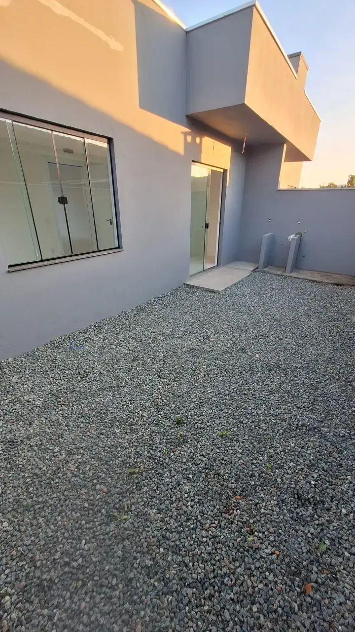 Conforto e Estilo: Casa Geminada com Piscina e Excelente Localização - Foto 4