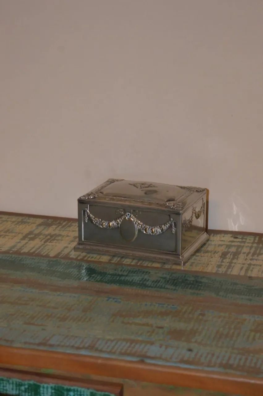 Caixa decorativa em prata