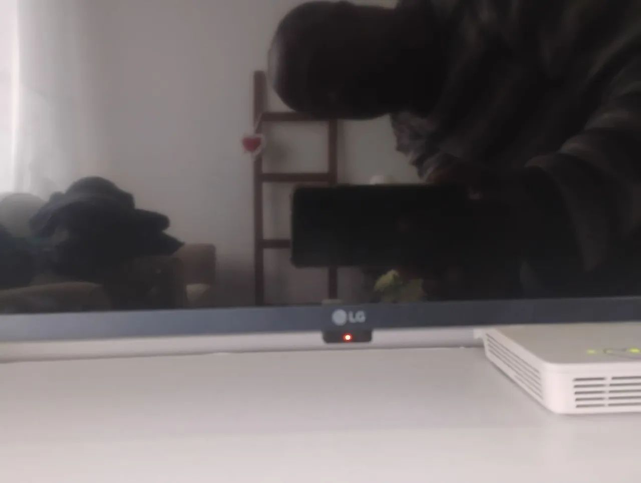 Tv led LG 4k 49 polegadas tela rachada  - Foto 3