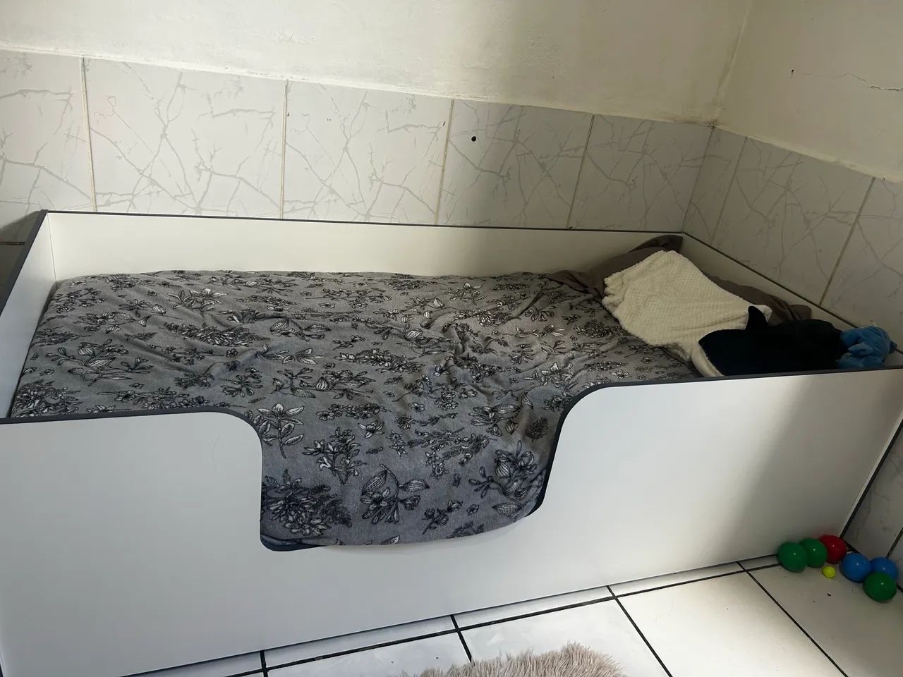 Vendo cama solteirão MDF