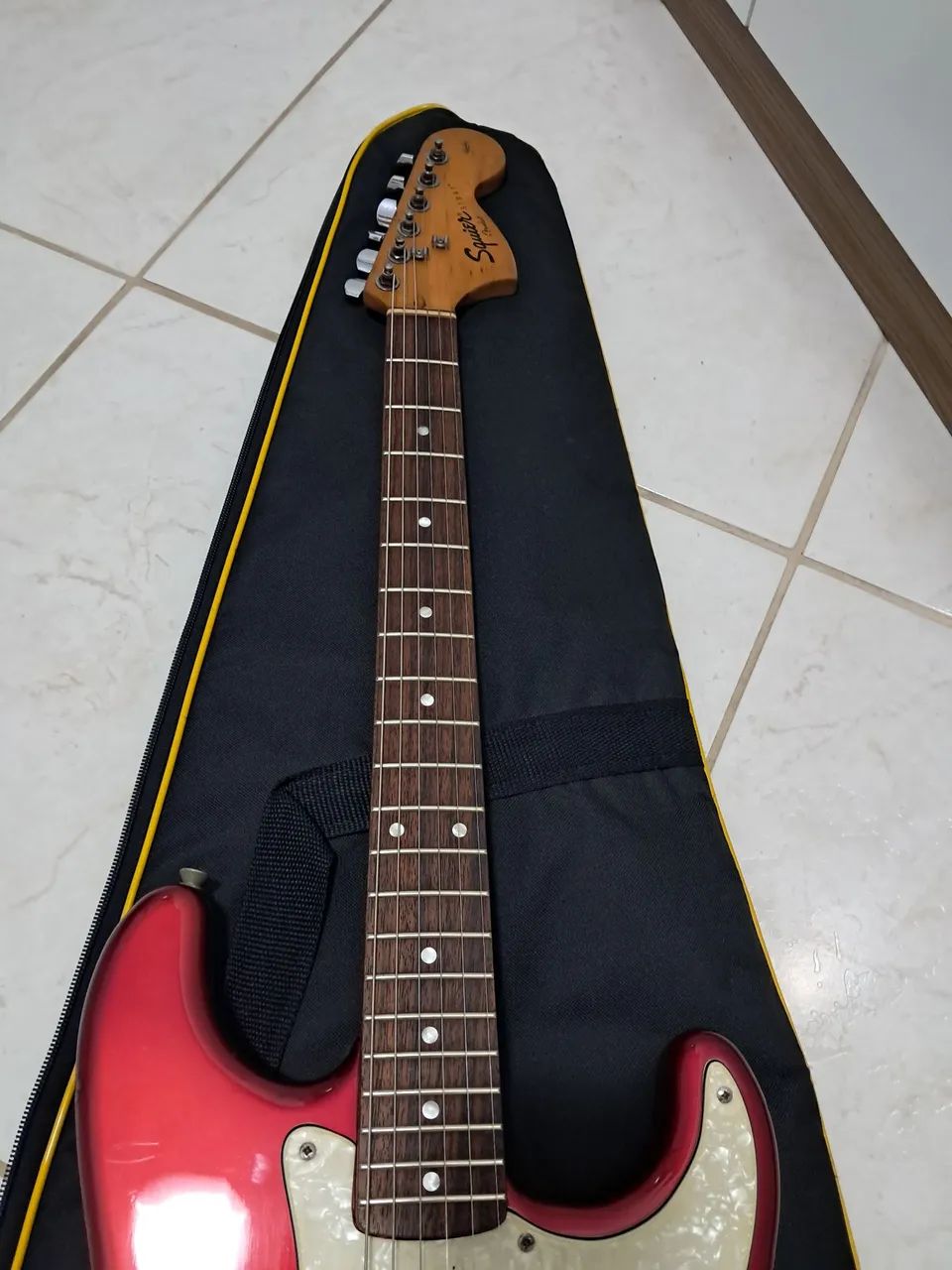 Guitarra Squier afinitty com upgrades - Foto 4
