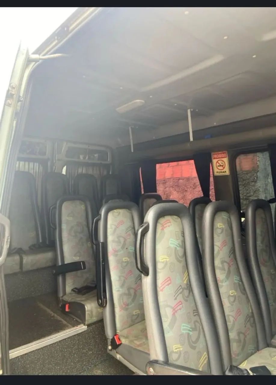 Van com Motorista FRETE 20 Lugares - Foto 5