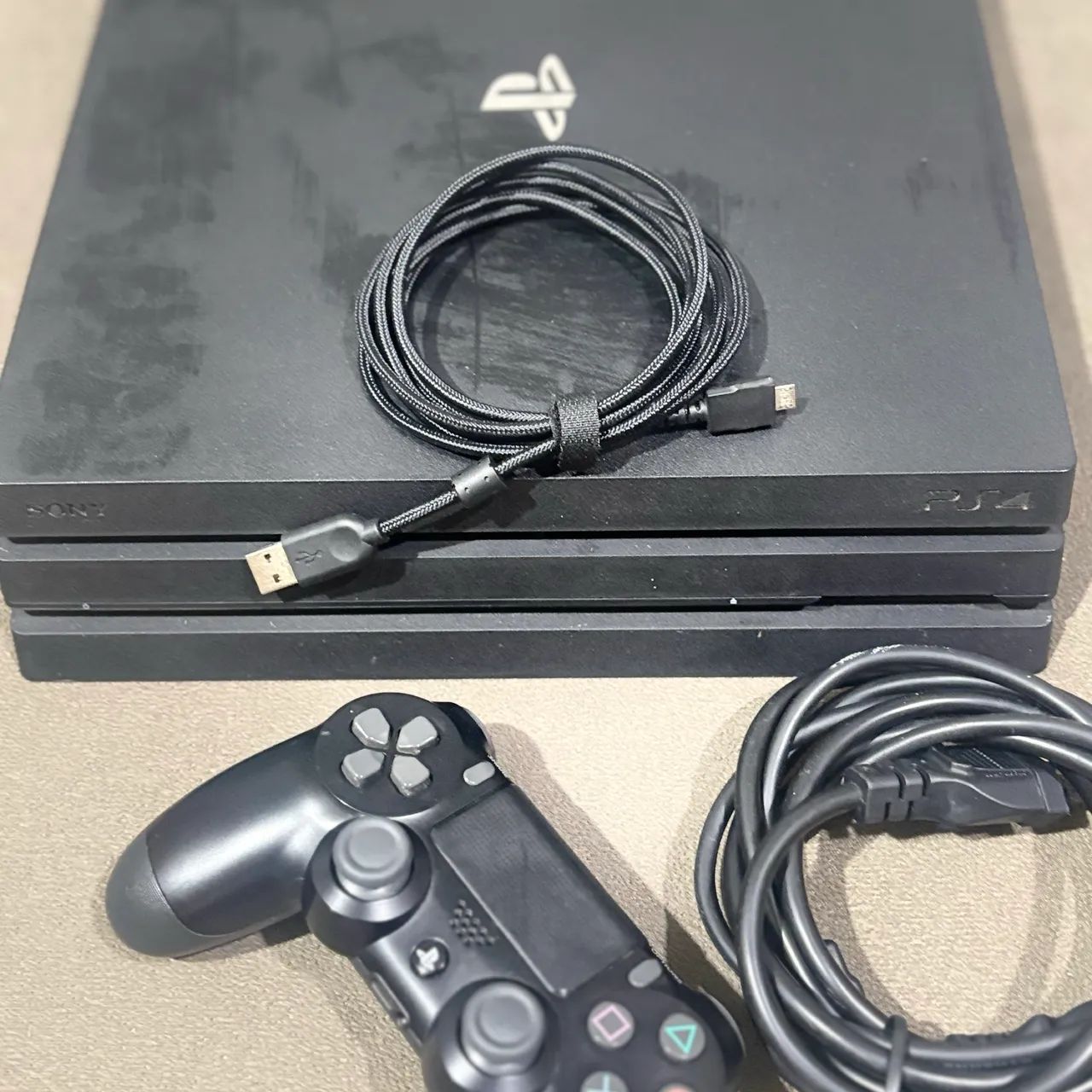 Vendo PS4 PRO