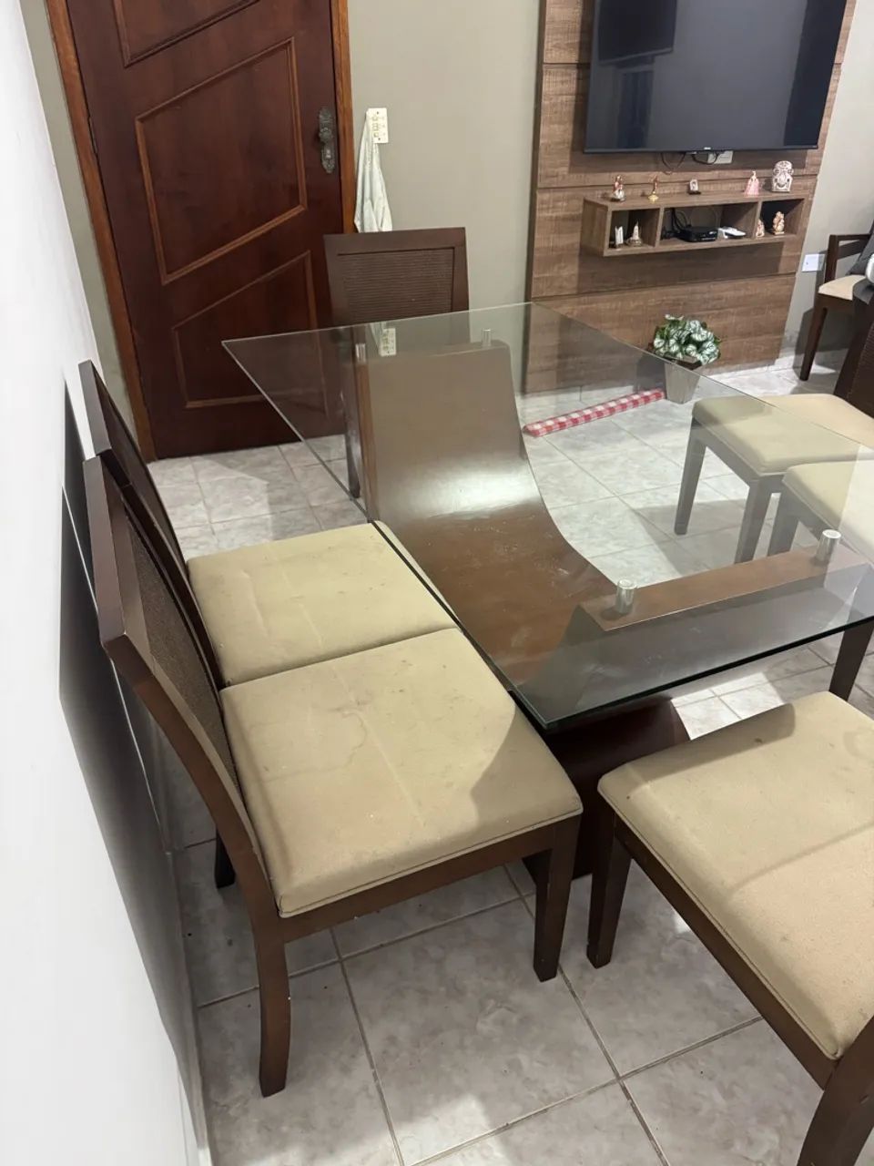 Mesa TAMPO DE VIDRO COM 4 CADEIRAS MADEIRA MACIÇA  - Foto 4