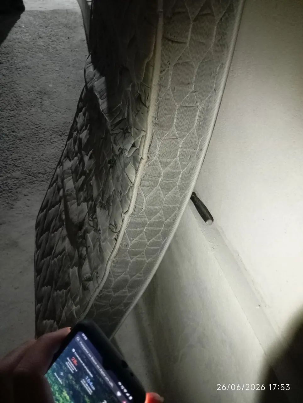 COLCHÃO USADO ACEITO PROPOSTAS  - Foto 4