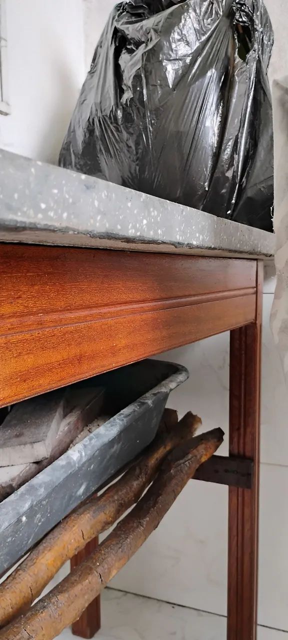 Vendo mesa de madeira maciça - Foto 3