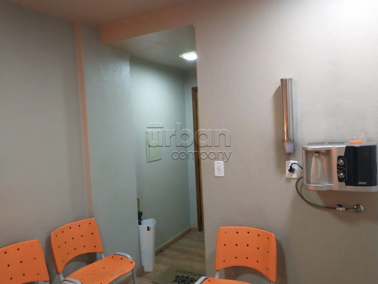 Sala comercial com recepçao, semimobiliada no centro de Canoas - Foto 3