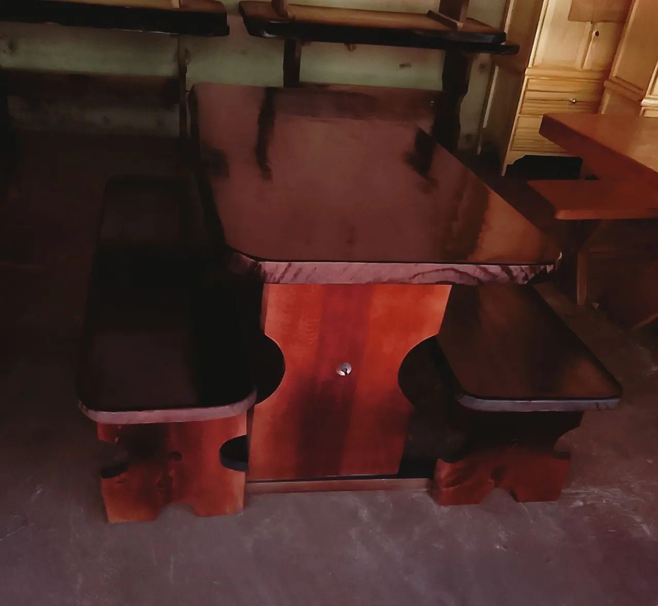 Jogo de mesa com banco de madeira 