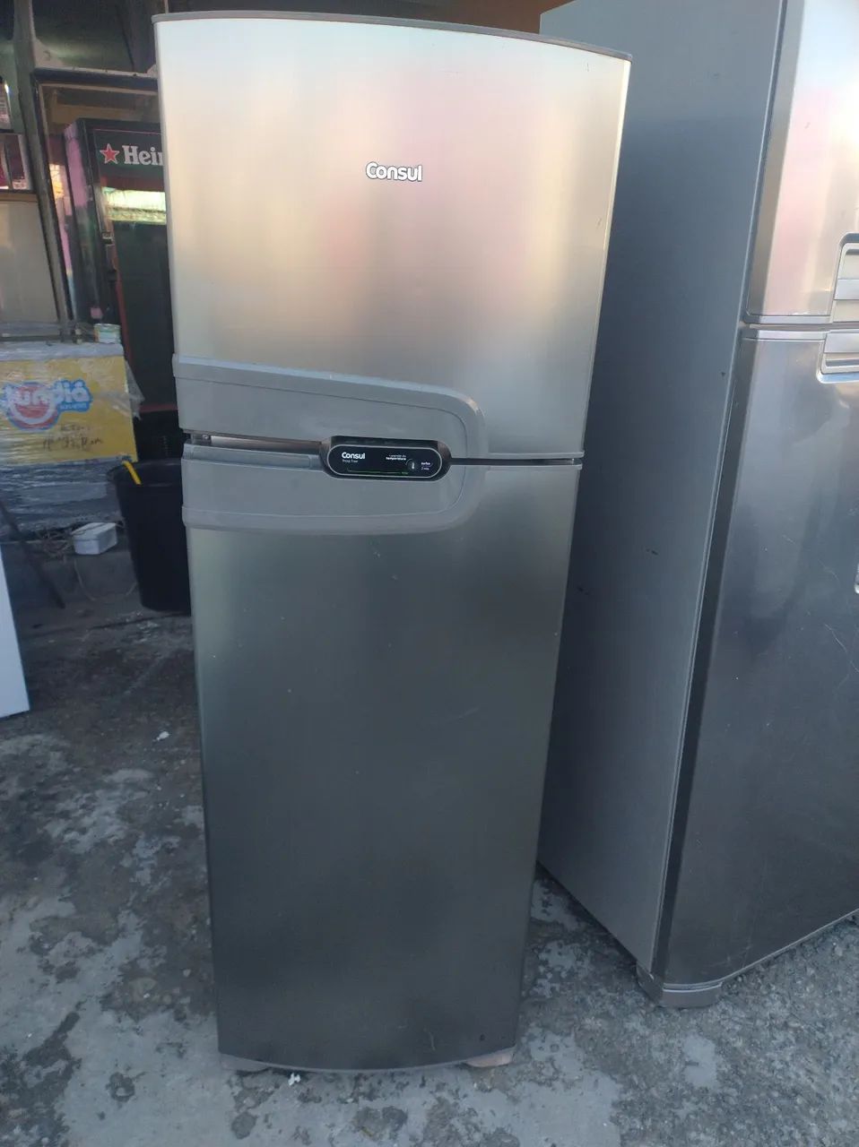 Geladeira Consul 277 litros funcionando perfeitamente 