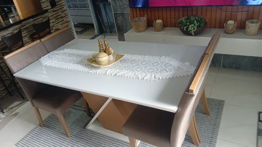 MESA RETANGULAR DE JANTAR, COM 6 CADEIRAS
