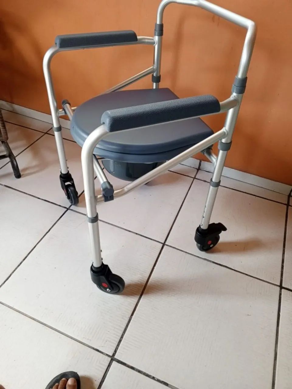 Cadeira de banho e de roda