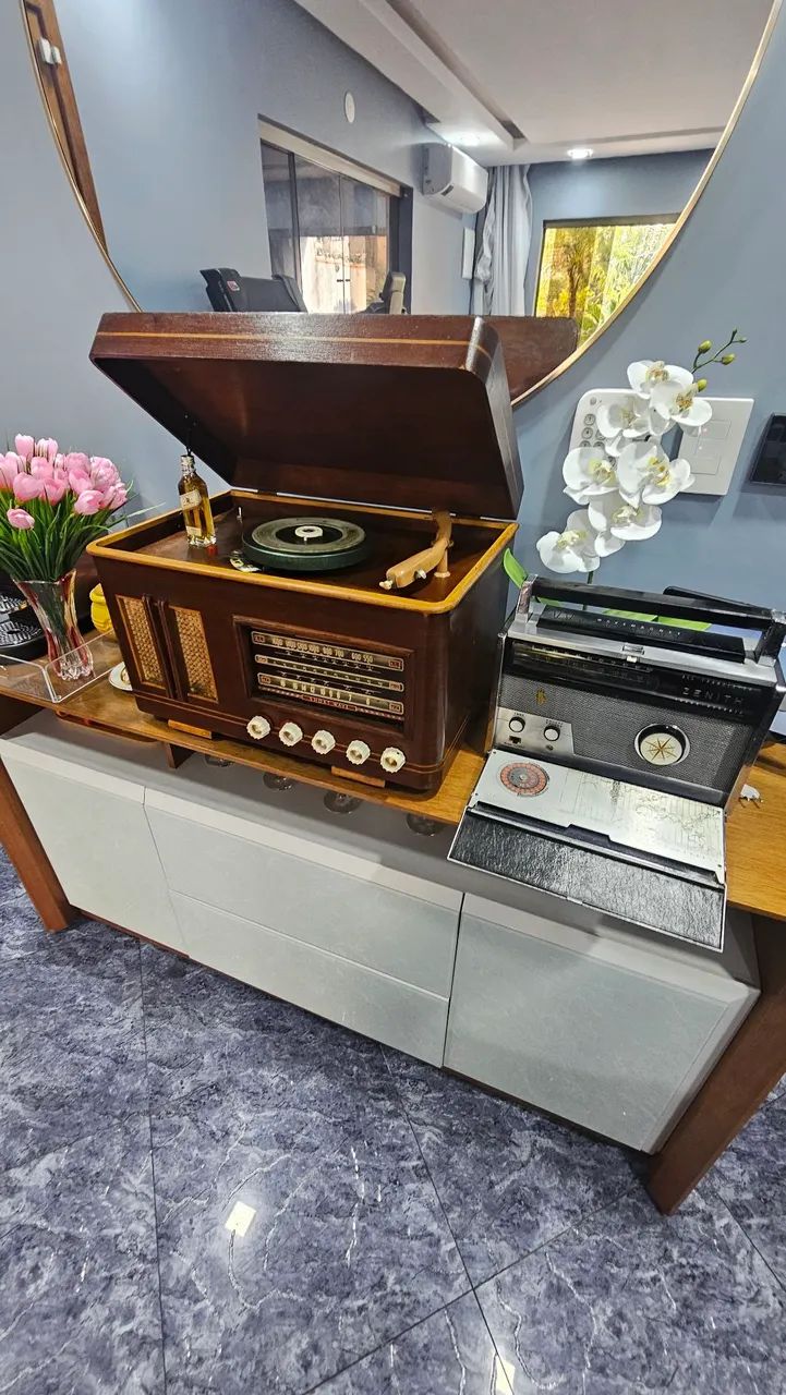 RADIO E VITROLA ANTIGA BELÍSSIMA. - Foto 2