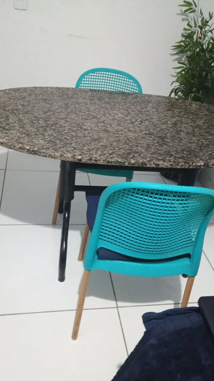 Mesa com 4 cadeiras