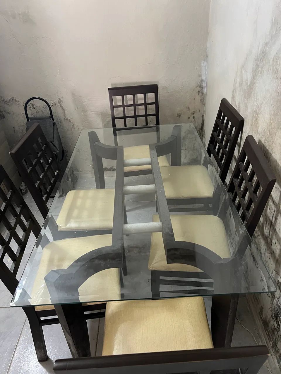 Mesa de madeira para vender logo 