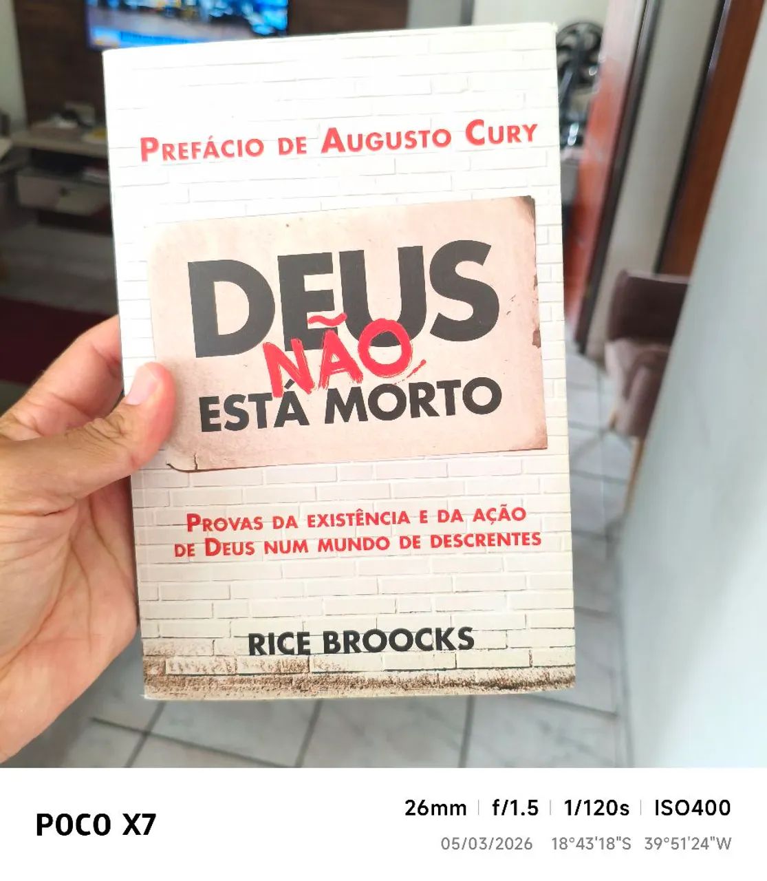 Livros com temáticas diversas.  - Foto 3