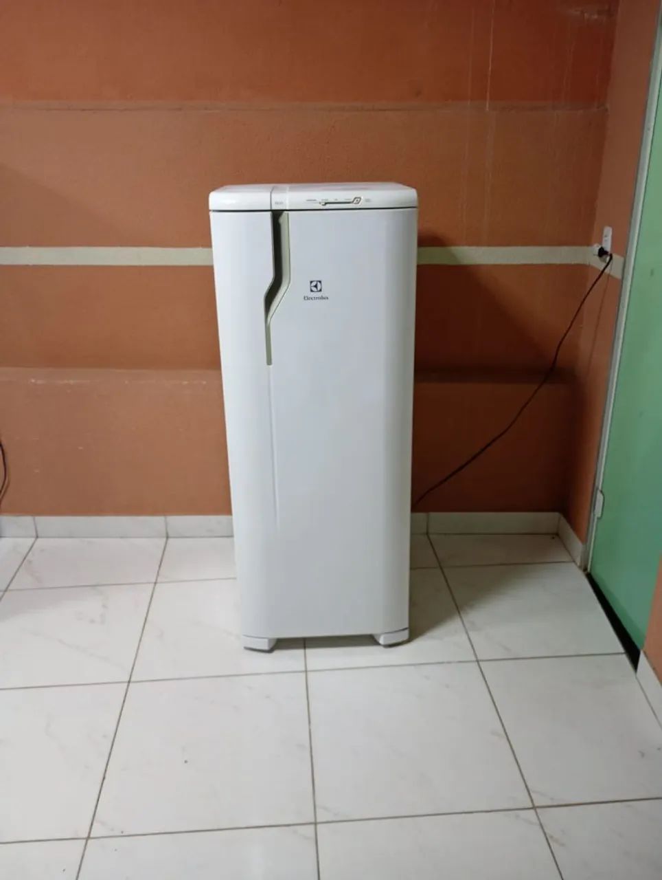 Geladeira Electrolux 290 litros