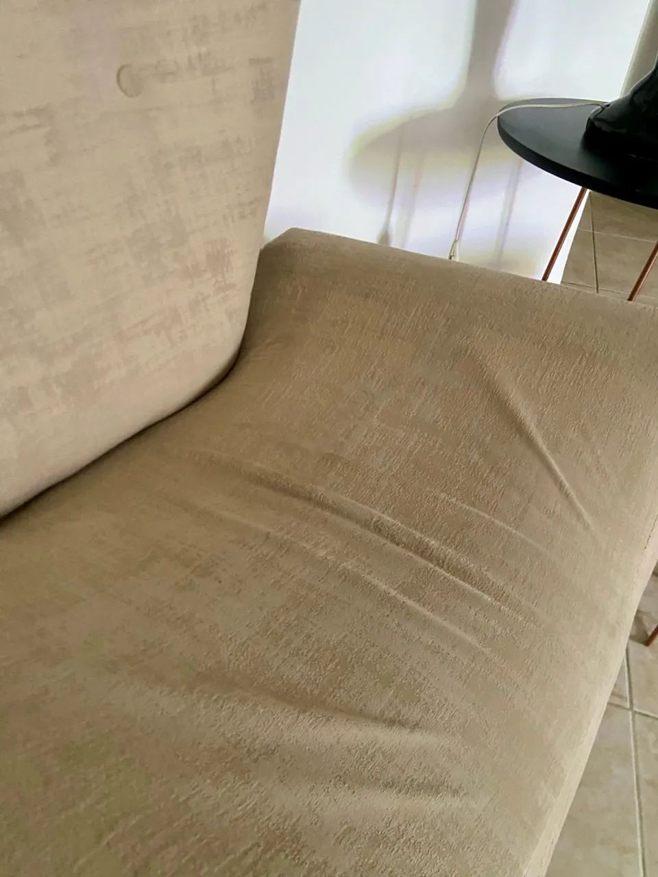 Conjunto para Sala: Poltrona, 3 Quadros e 2 Mesas de Canto - Foto 3