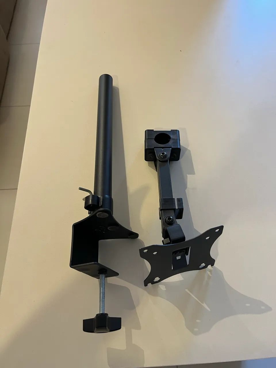 Monitor Samsung T350 24 polegadas, com suporte articulado. - Foto 4
