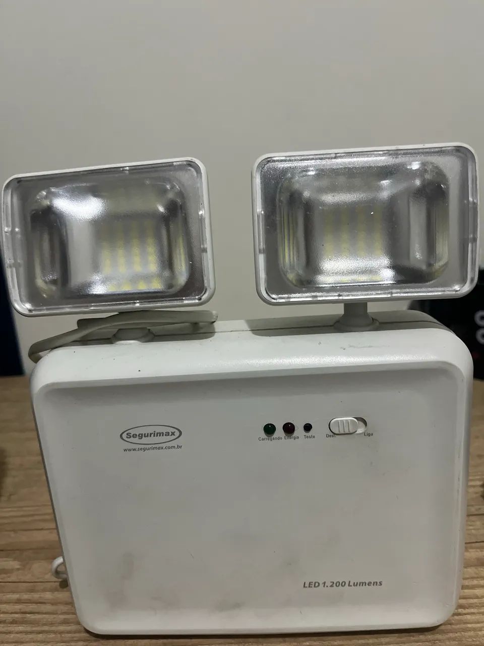 Luminária de emergência 